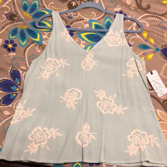 NWT - Embroidered Top by Melrose and Market. Sz M - Picture 7 of 8